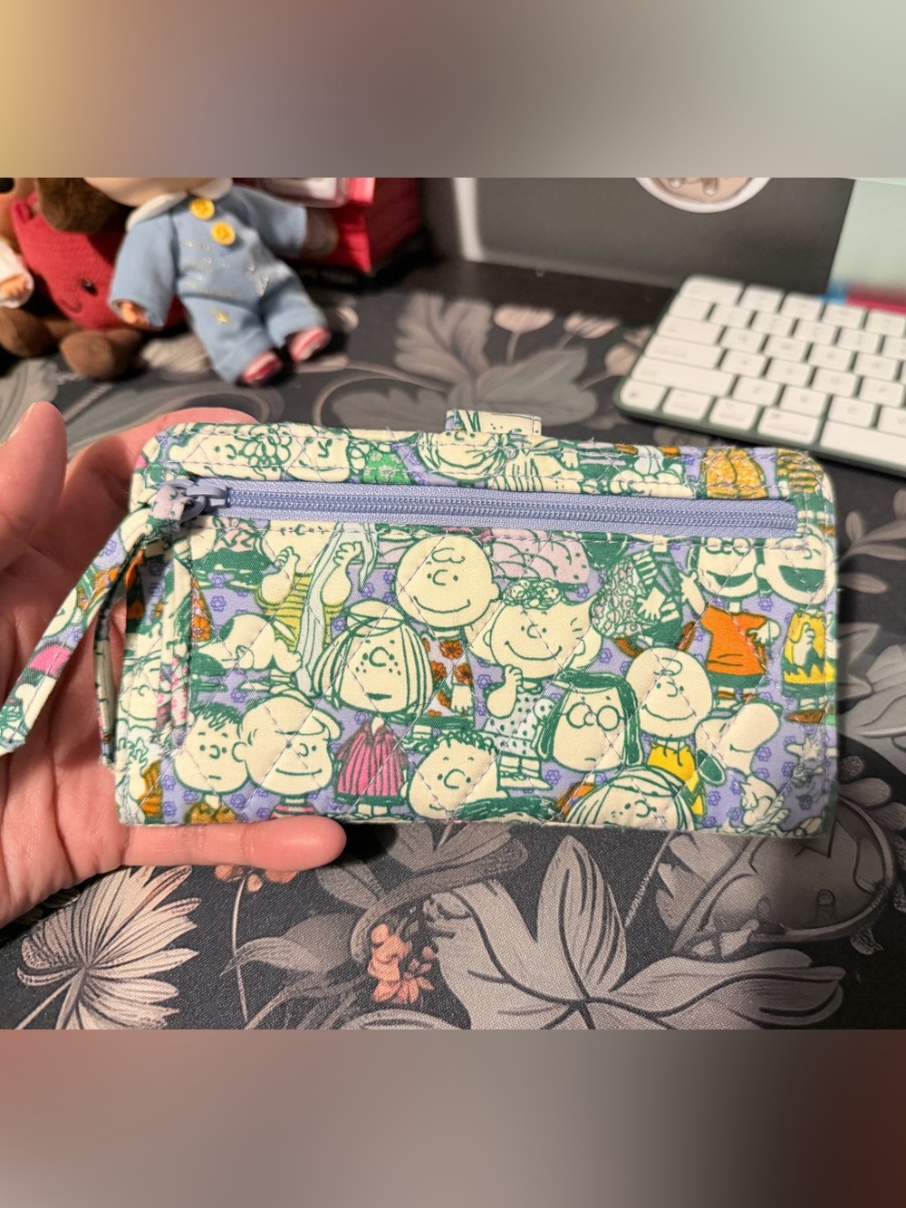 Vera Bradley X Peanuts Tab wallet - Picture 2 of 4